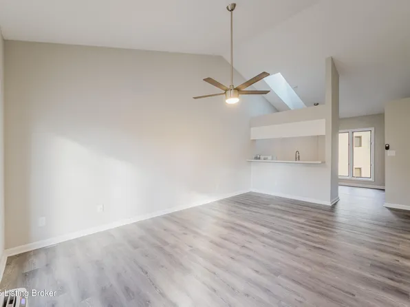 412 Ledgeview Park Dr, Louisville, KY 40206