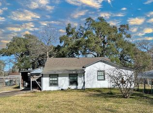 1272 Pecan St, Clute, TX 77531