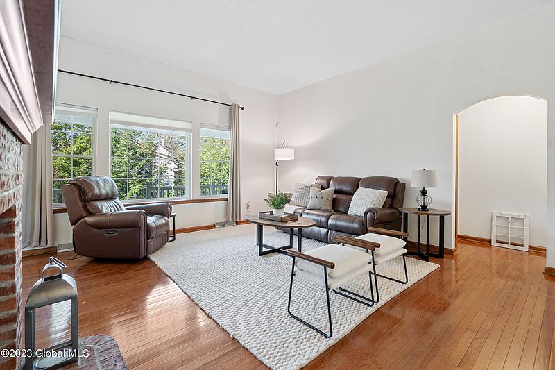 5th image of 24 Camden Circle
