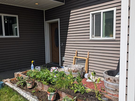 Entryway/garden
