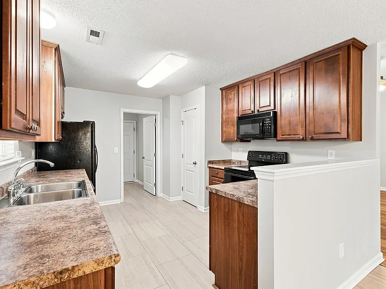161 Alderwood Dr — Photo 4