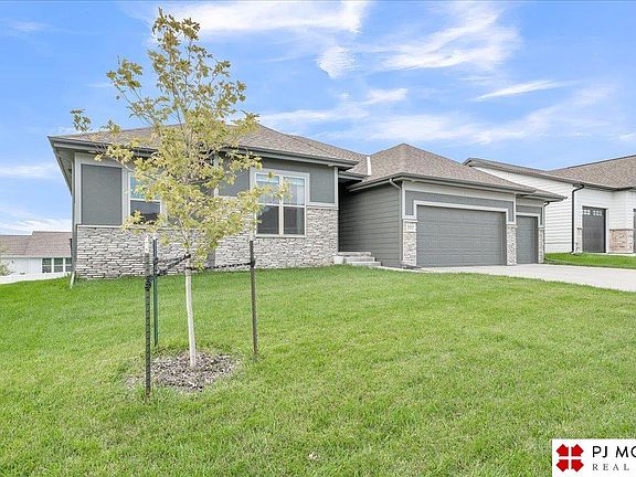 3rd image of 20913 Larimore Ave