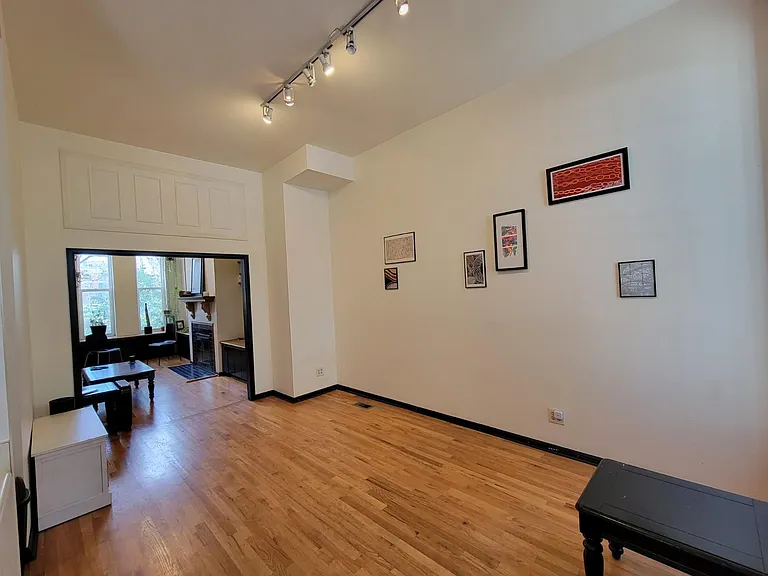 2215 Glenarm Pl — Photo 15