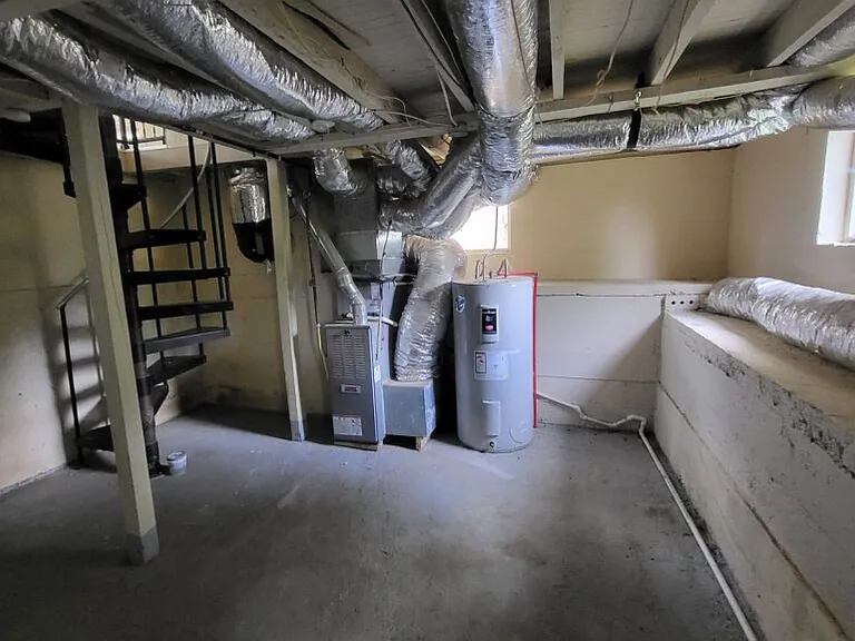 203 E Farmer St — Photo 6