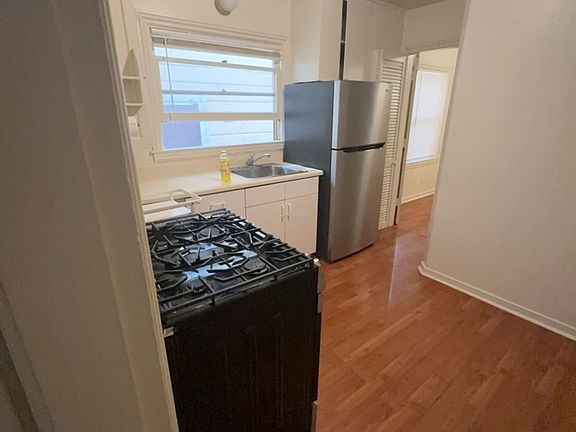5th image of 1712 F St APT 4