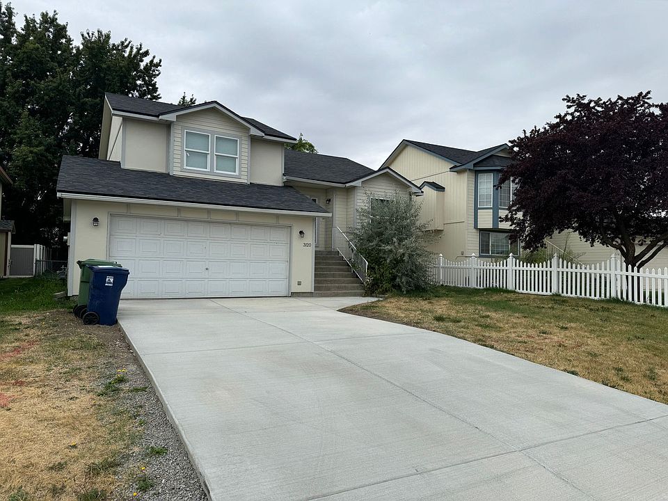 1st image of 3120 E 42nd Ave