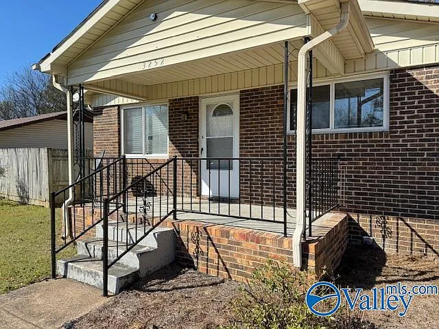 3 bed, 1.5 bath, 1368 sqft, $1,295 — Photo 2