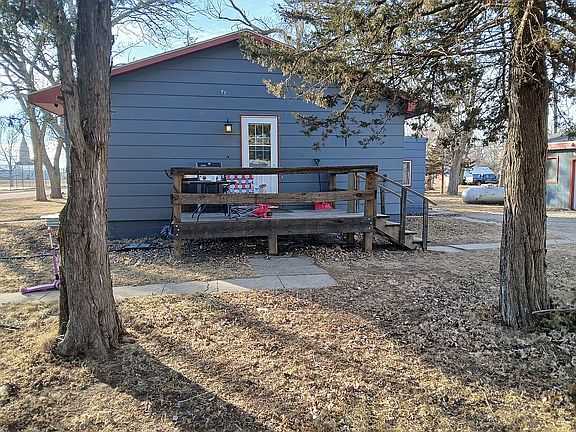 2nd image of 302 W 9th St