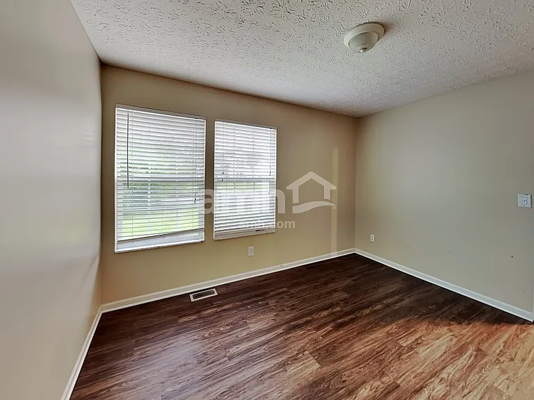 1095 Mastell Dr — Photo 23