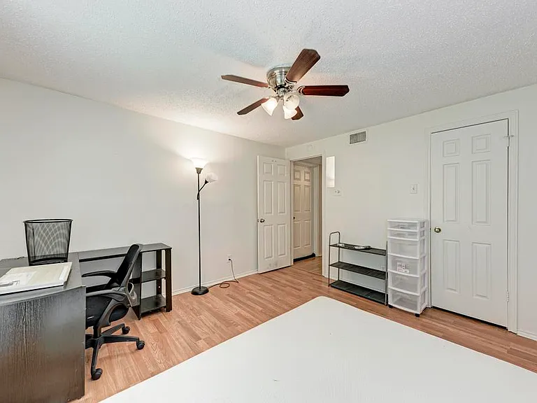 2401 Leon St #300 — Photo 18