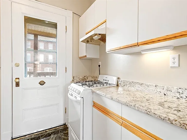 15 Lynde St #26 — Photo 8