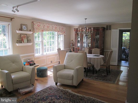 4th image of 14 Cherbourg Ct