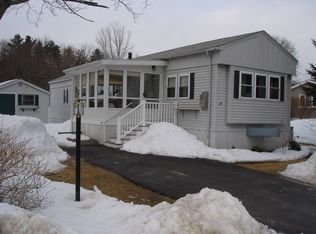 40 Patio Park Ln, Gorham, ME 04038