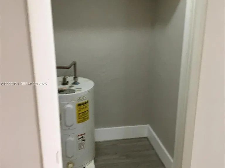 520 SW 4th St #5 — Photo 6