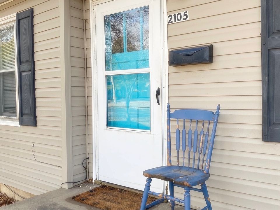 2nd image of 2105 W Sherwood Ave