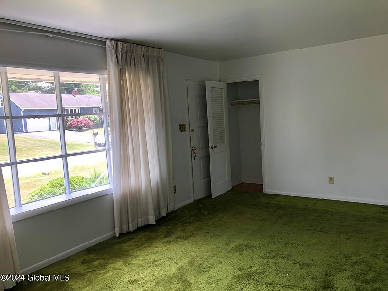 4th image of 2325 Oakland Avenue