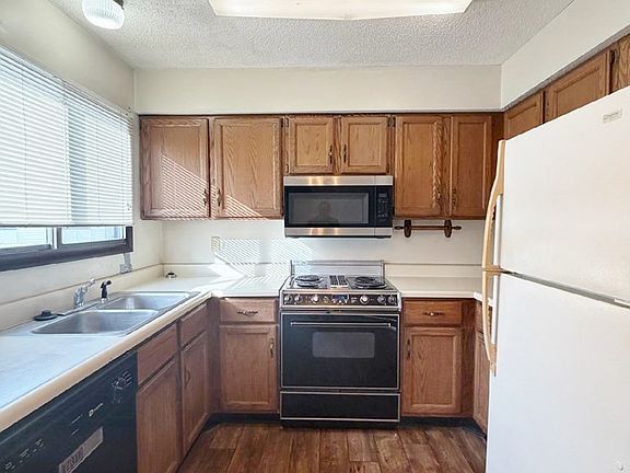 2nd image of 601 Woodwind Ct