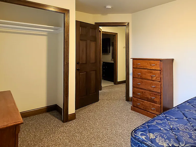 1319 Forest Ct — Photo 15