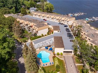 308 Bay Village Dr, Rochester, NY 14609