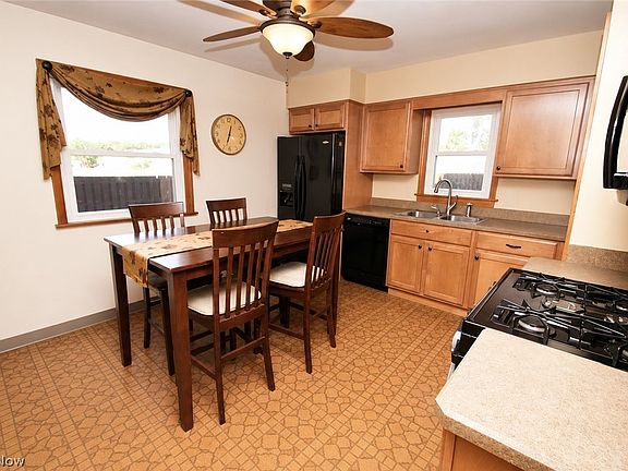 3rd image of 5036 Claremont Blvd