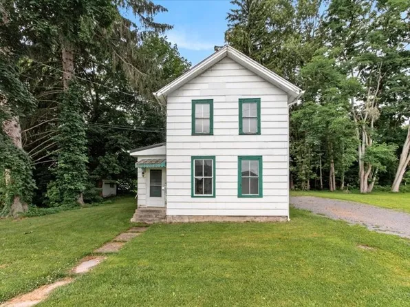 20 S Wayne St, Phelps, NY 14532