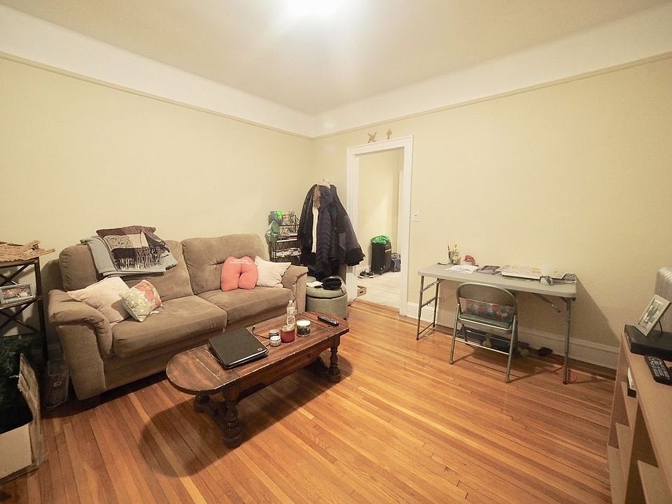 1st image of 2105 38th St APT 3R
