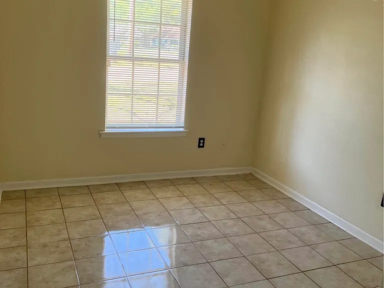 1209 Forrest Ave — Photo 3