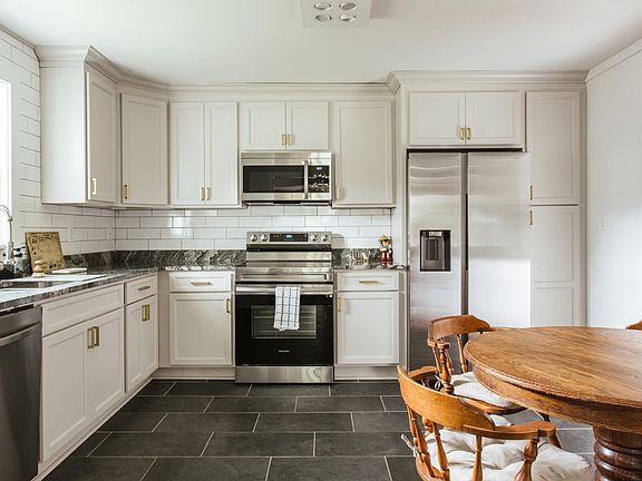 2nd image of 292 1st St