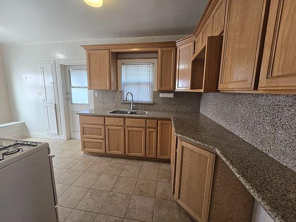 4th image of 4133-51 Cleveland Ave #4139