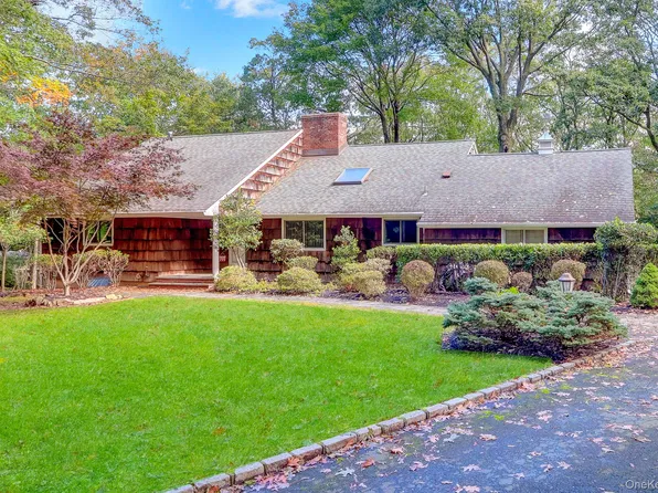 21 David Ct, Pt Jefferson, NY 11777