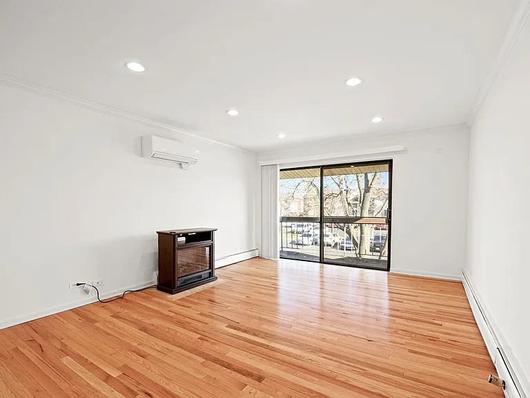 Emerald Court Apartments — Photo 50