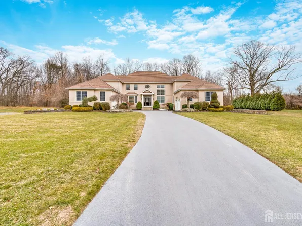 49 Summit Dr, East Brunswick, NJ 08816
