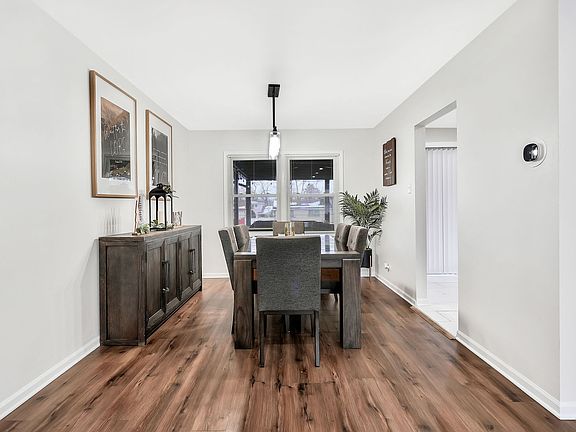 4th image of 15923 Woodlawn East Ave
