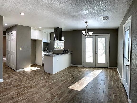 4th image of 1302 Narcissus Ln