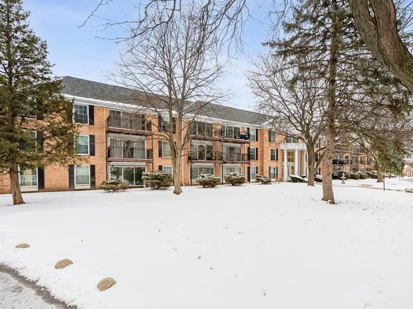 5300 Carriageway Dr APT 102, Rolling Meadows, IL 60008