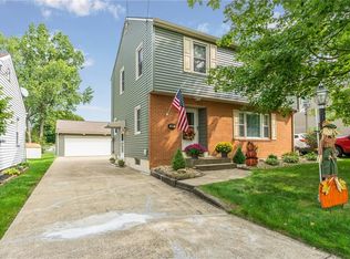 441 Forest Hill Dr, Austintown, OH