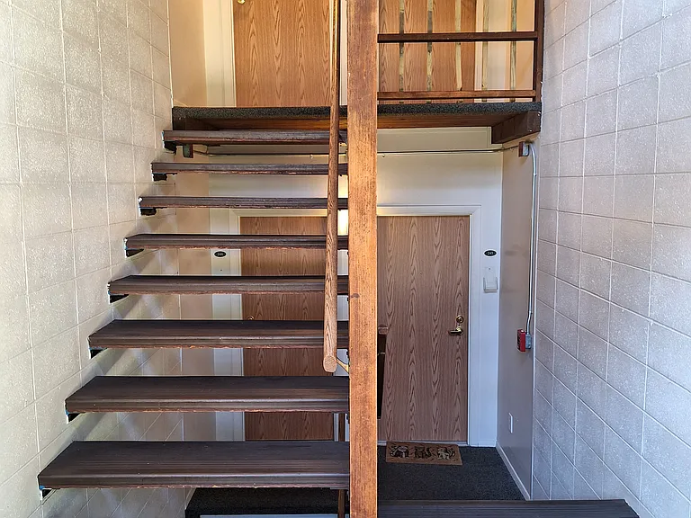 Trafalgar East Apartments — Photo 9