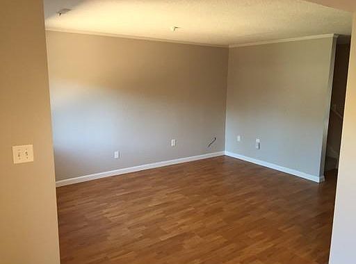 5th image of 285 Greenbrook Dr
