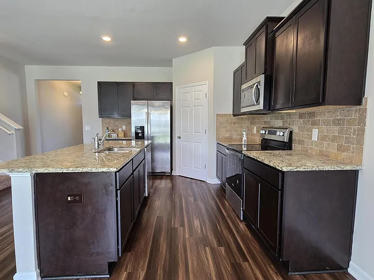 3056 Pepperhill Dr — Photo 7