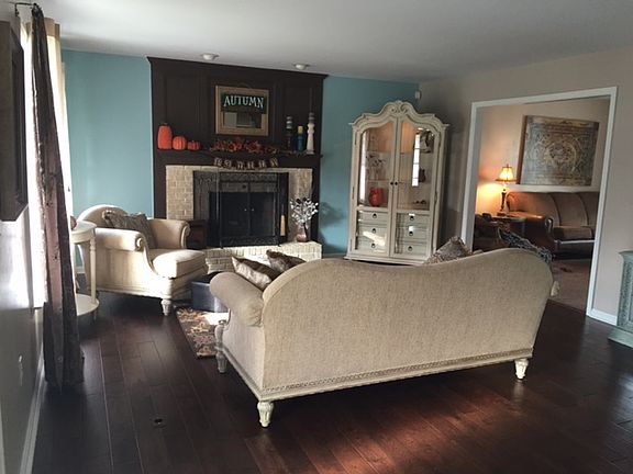 3rd image of 110 Christina Ct