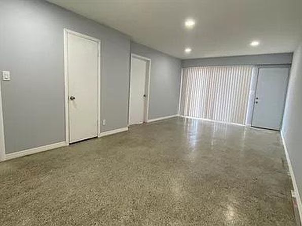 113 NE Madison Cir N APT 7