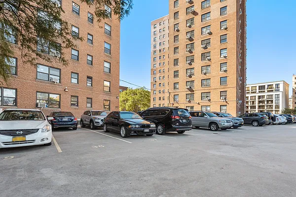 Sold by Daniel Gale Sotheby's International Realty | media 33