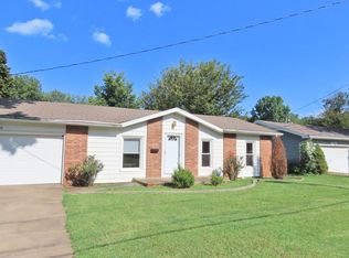 1256 S Meadowview Avenue, Springfield, MO 65804