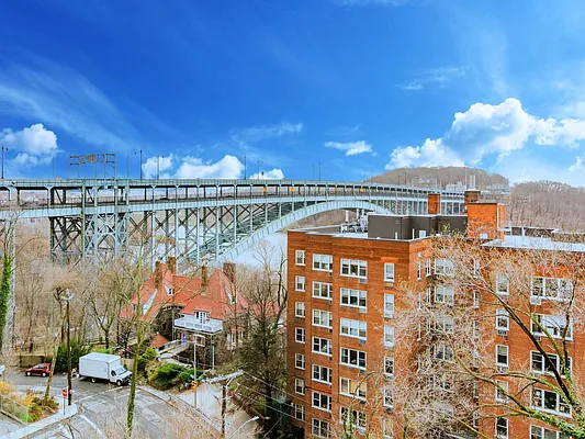 Sold by Re/Max In The City | media 14