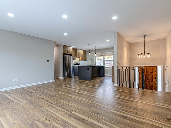 2nd image of 1096 Beechwood Rd