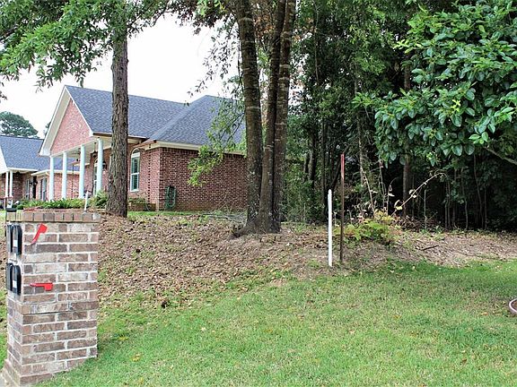 3rd image of 2825 Summer Hill Cir
