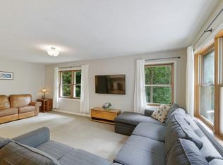 895 Carver Beach Rd, Chanhassen, MN 55317