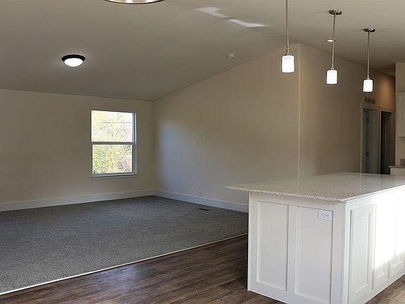 5th image of 18177 Bodenhammer Ave