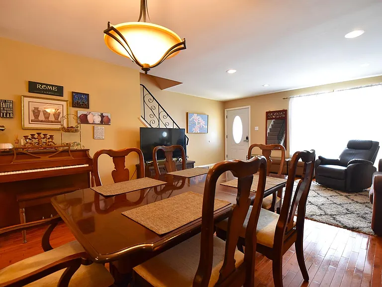 8018 Chelwynde Ave — Photo 37