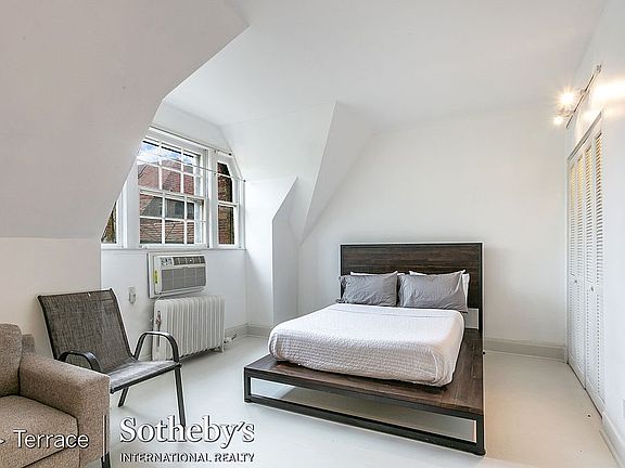 3rd image of 2 Dartmouth St APT M34